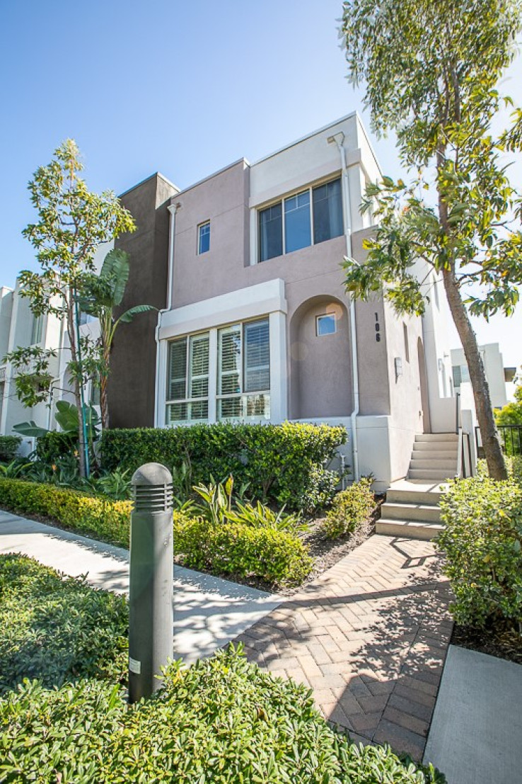 4 Bed Home for Sale in Hawthorne, California