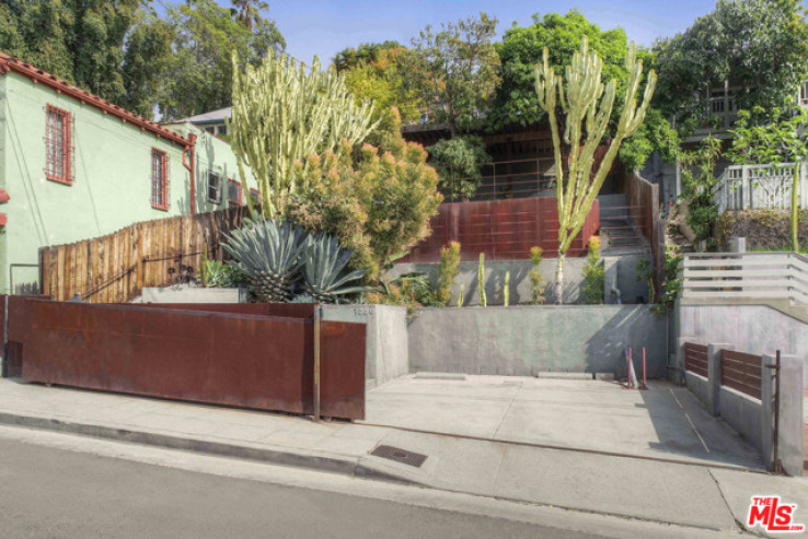 Residential Home in Silver Lake