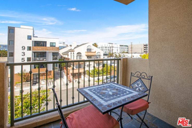 Residential Home in Hollywood
