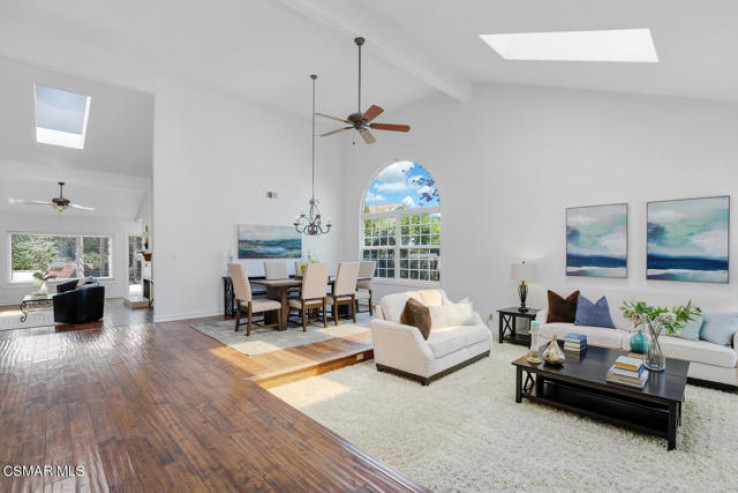 Residential Home in Thousand Oaks East