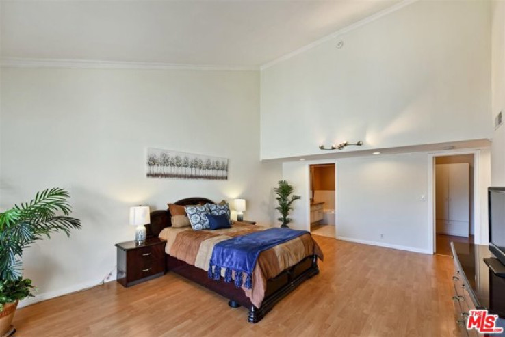 2 Bed Home for Sale in Valley Village, California