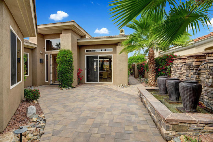 Residential Home in East Palm Desert