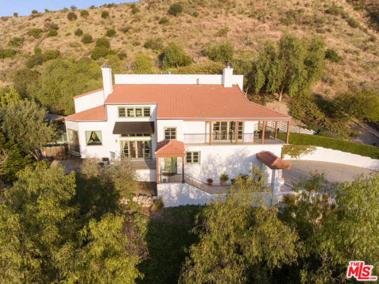 4 Bed Home for Sale in Newhall, California