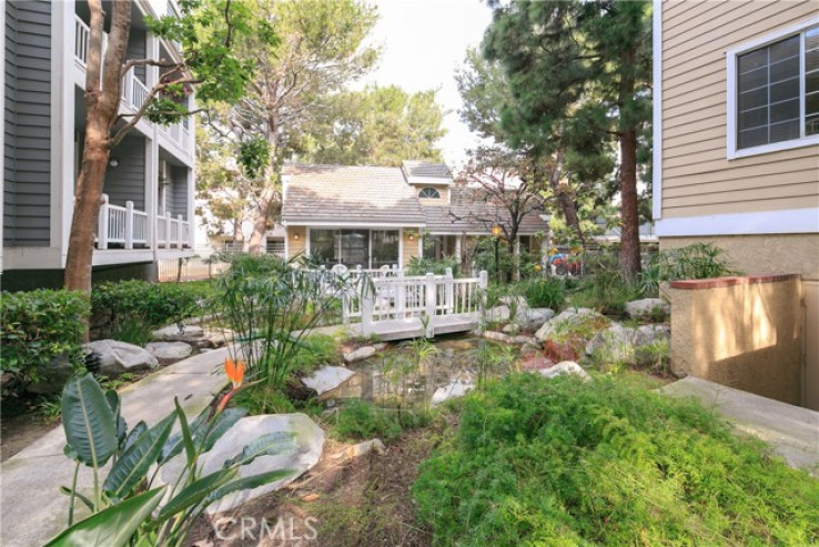 1 Bed Home for Sale in Playa del Rey, California