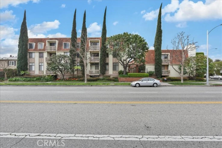 Residential Home in Toluca Lake