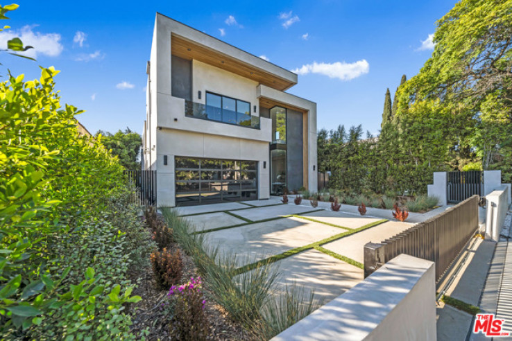 5 Bed Home for Sale in Los Angeles, California