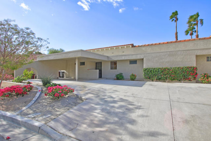 Residential Home in East Palm Desert