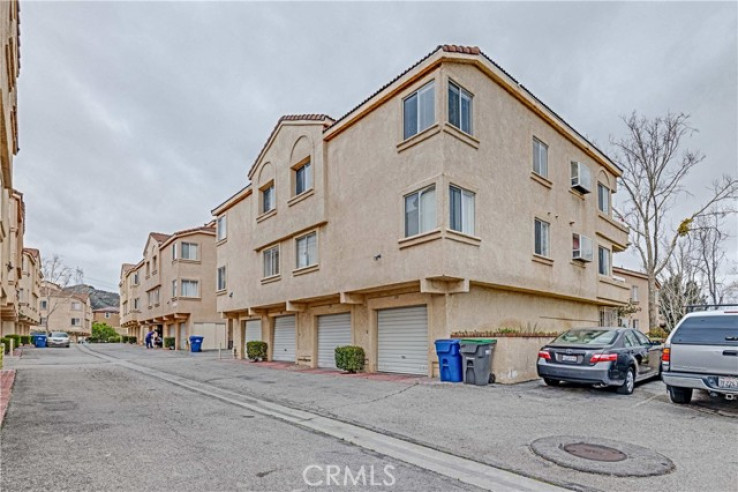 3 Bed Home for Sale in Newhall, California