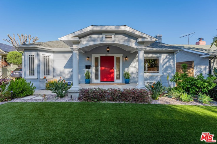 Residential Home in Hollywood