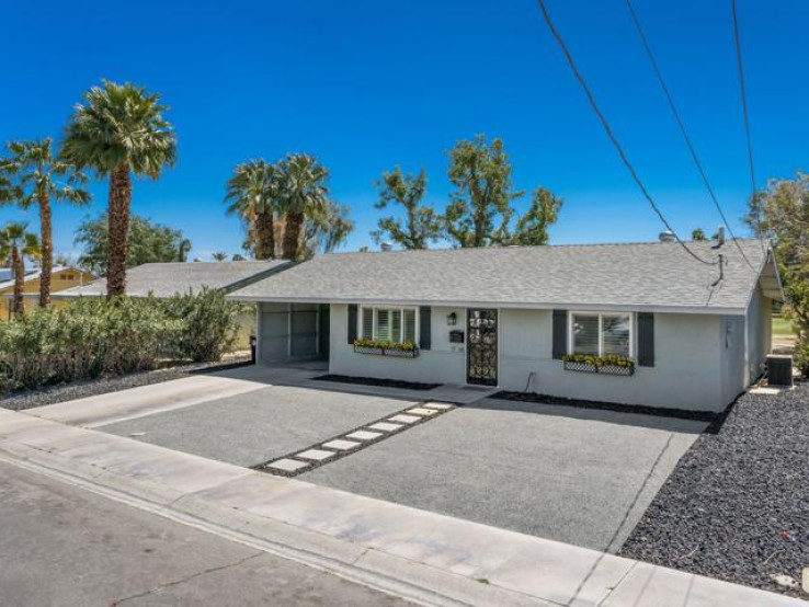 Residential Home in East Palm Desert
