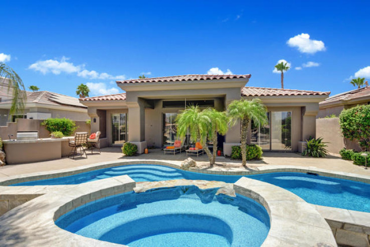 Residential Home in East Palm Desert