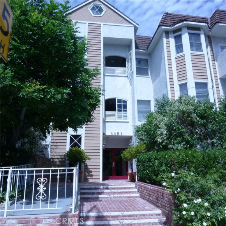 Residential Home in Toluca Lake