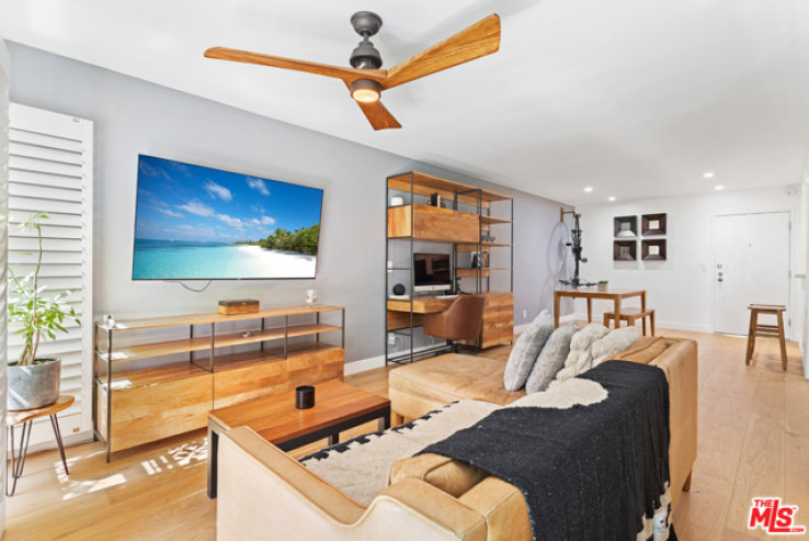 Residential Home in Playa Del Rey
