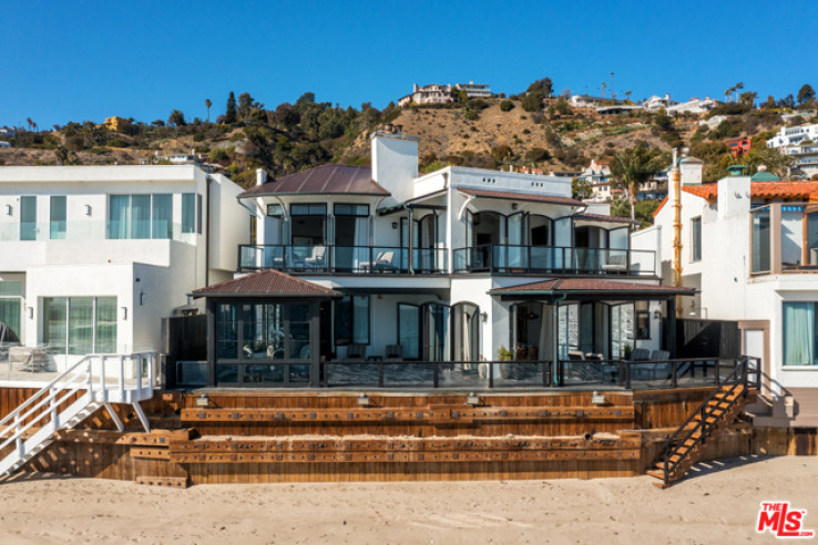 Residential Home in Malibu Beach