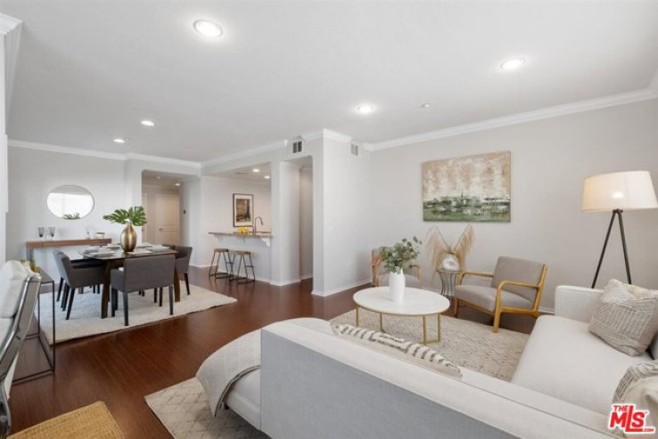 2 Bed Home for Sale in Hawthorne, California