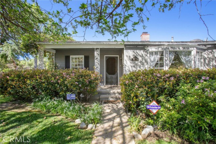 Residential Home in Valley Glen