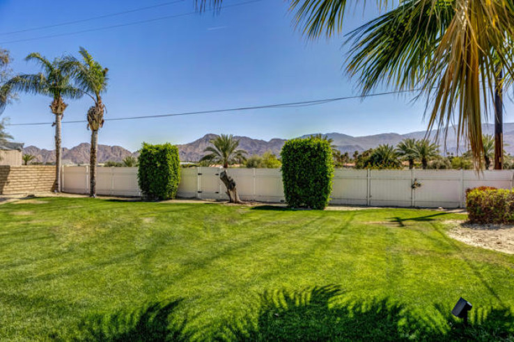 Residential Home in North Palm Desert