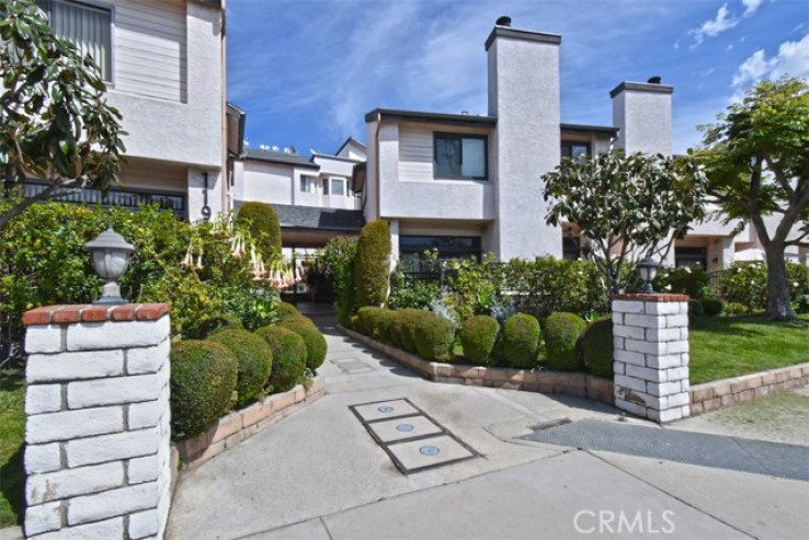 2 Bed Home for Sale in Valley Village, California