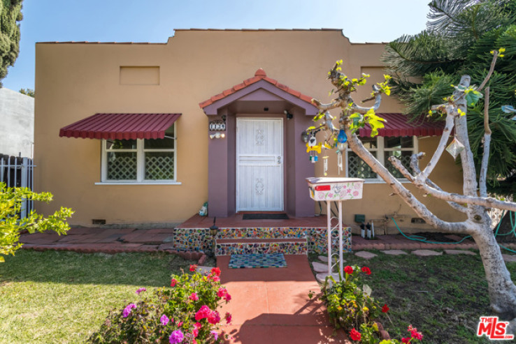 Residential Home in Hollywood