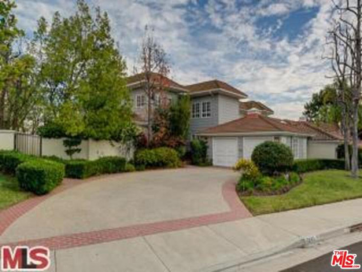 4 Bed Home for Sale in Los Angeles, California