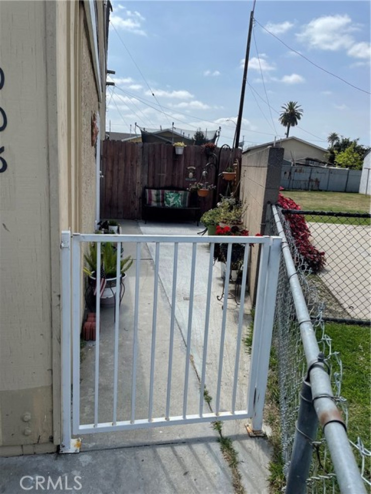 Residential Home in Compton S of Rosecrans, E of Alameda