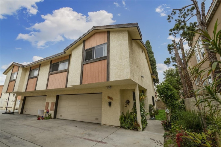 Residential Home in East Hawthorne