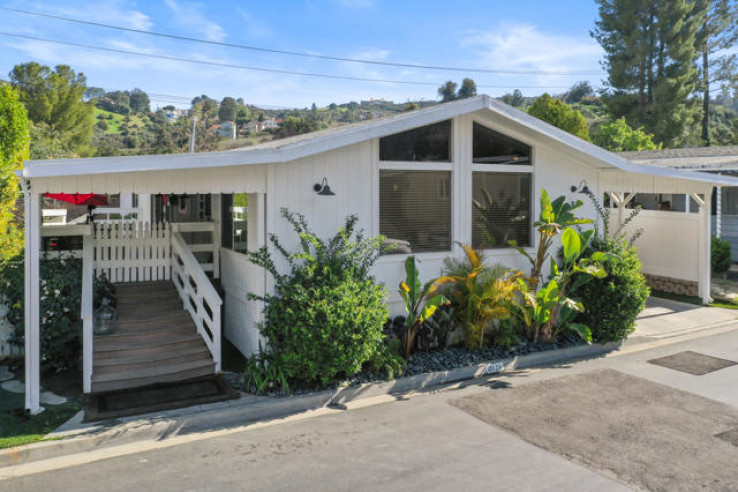 Residential Home in Calabasas