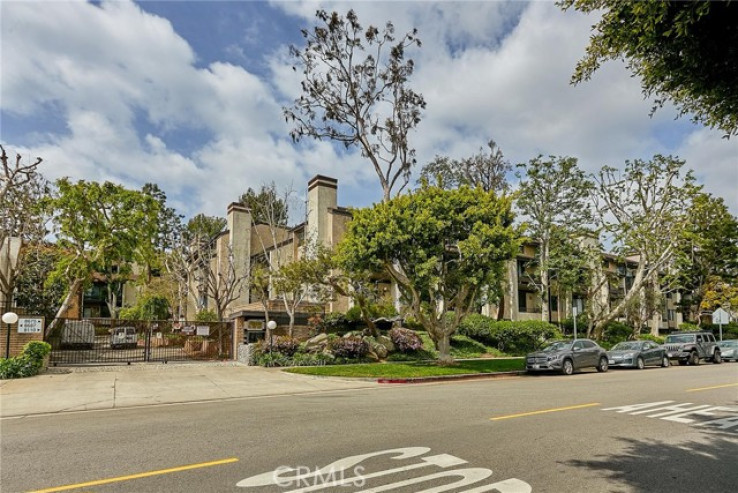 1 Bed Home for Sale in Playa del Rey, California