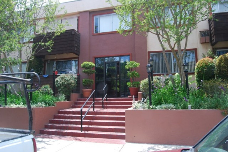 1 Bed Home for Sale in Encino, California
