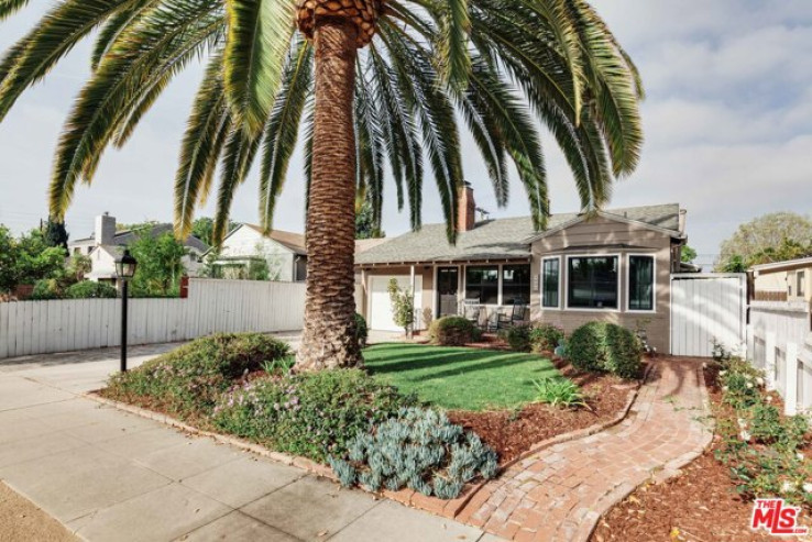 Residential Home in Toluca Lake