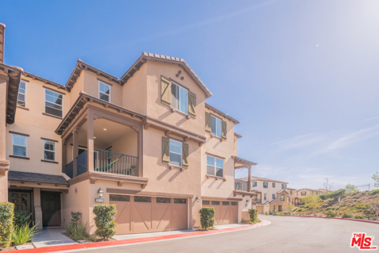 5 Bed Home for Sale in Santa Clarita, California