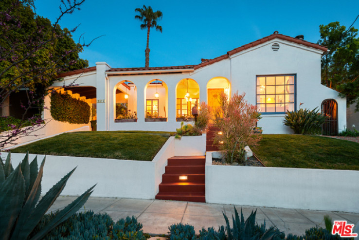 Residential Home in Silver Lake