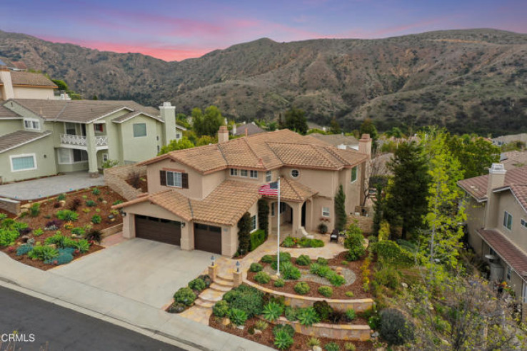 Residential Home in Thousand Oaks East