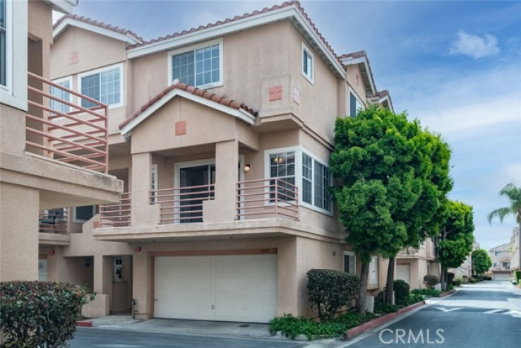 3 Bed Home for Sale in Hawthorne, California