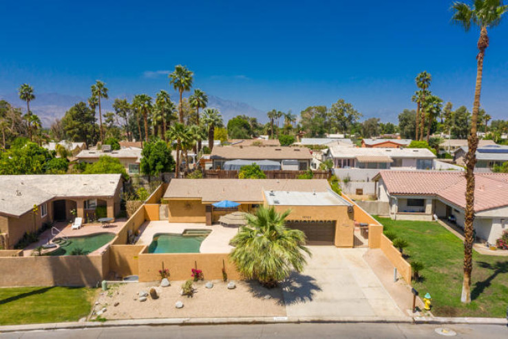 Residential Home in East Palm Desert