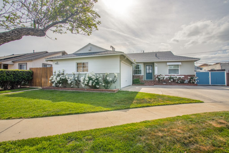 Residential Home in Lake Balboa