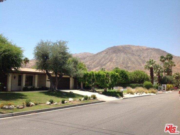 Residential Home in South Palm Desert