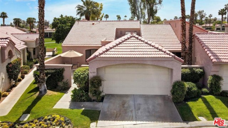 Residential Home in East Palm Desert