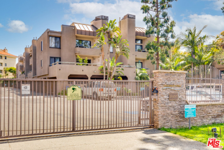 Residential Home in Playa Del Rey