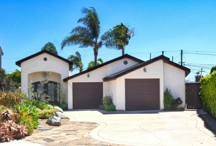 Residential Home in East Costa Mesa
