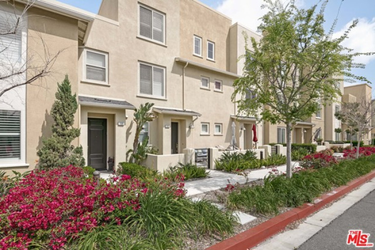 2 Bed Home for Sale in Hawthorne, California