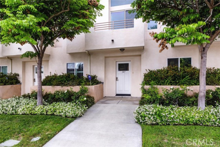 Residential Home in Valley Glen