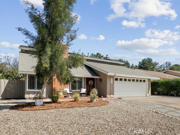 Residential Home in Thousand Oaks East