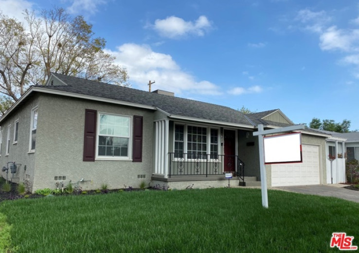 Residential Home in Lake Balboa