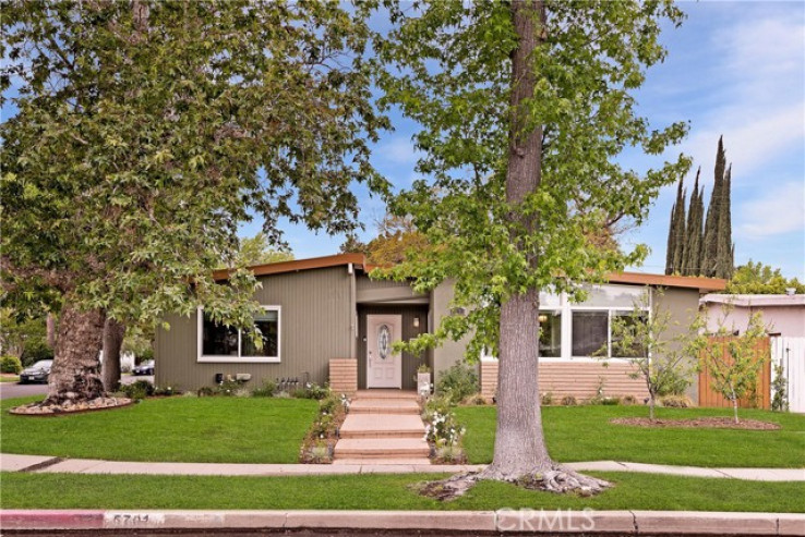 Residential Home in Encino