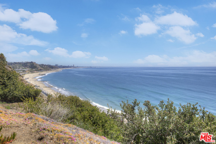 1 Bed Home for Sale in Pacific Palisades, California