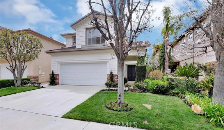 Residential Home in Thousand Oaks East