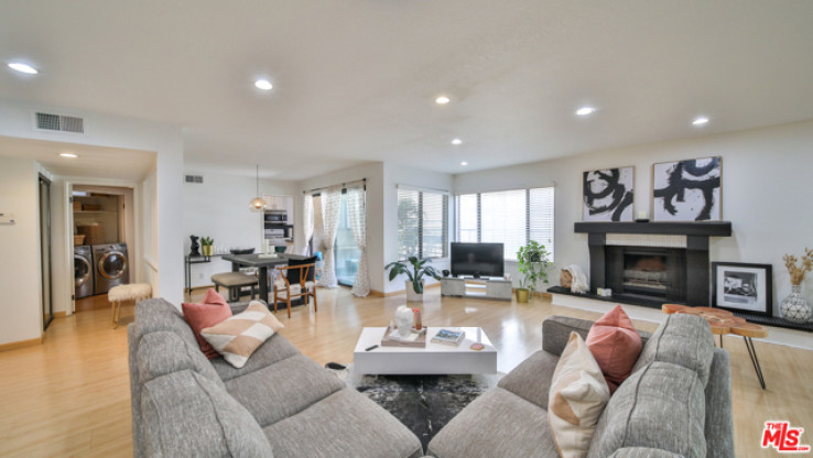1 Bed Home for Sale in Sherman Oaks, California