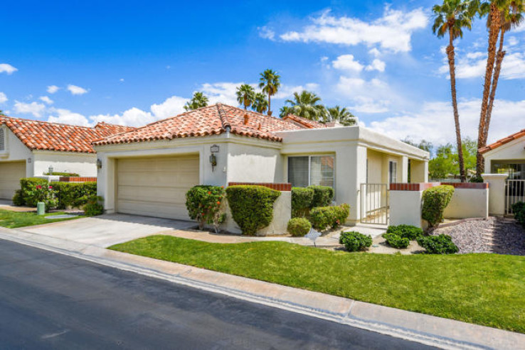 Residential Home in East Palm Desert