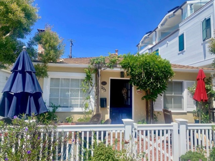 3 Bed Home to Rent in Newport Beach, California